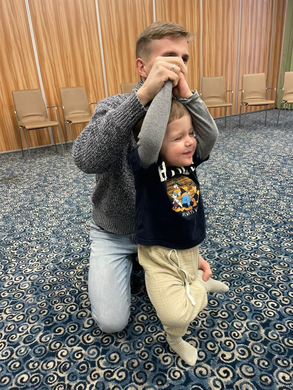 photo_5456495047940901015_y